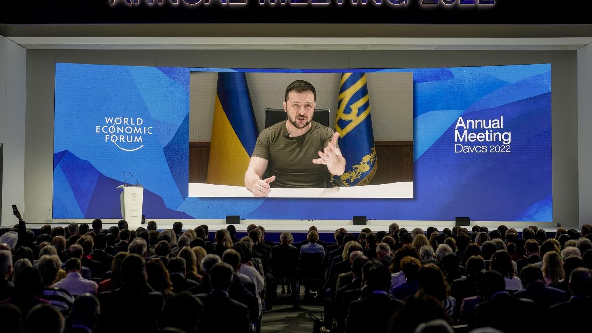 Der ukrainische Präsident Wolodymyr Selenskyj nimmt per Videoschalte in Davos an einer Gesprächsrunde teil