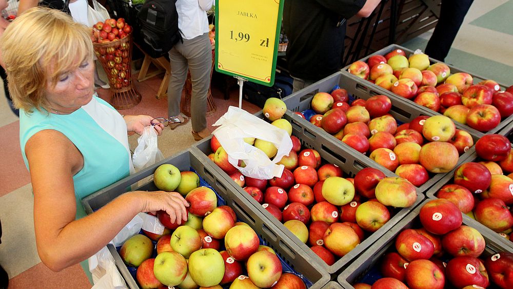 Shocking rise in toxic pesticides on European fruit, says study - Euronews