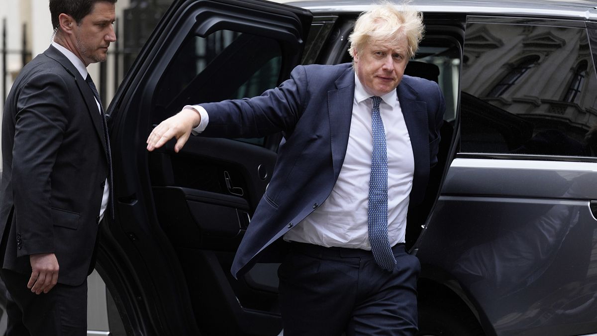 Boris Johnson bei der Rückkehr in die Downing nach der Befragung im Unterhaus