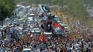 متظاهرون مؤيدون لرئيس الوزراء المخلوع عمران خان في سوابي - 25 مايو 2022