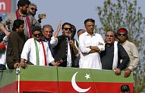 Eski Pakistan Başbakanı İmran Han başkette taraftarlarıyla hükümet karşıtı miting düzenledi