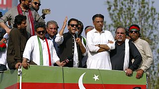 Eski Pakistan Başbakanı İmran Han başkette taraftarlarıyla hükümet karşıtı miting düzenledi