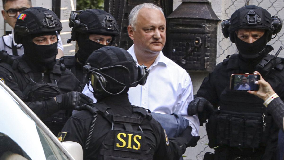 Eski Moldova Cumhurbaşkanı Igor Dodon hakkındaki soruşturmalarla ilgili 30 gün ev hapsine alındı