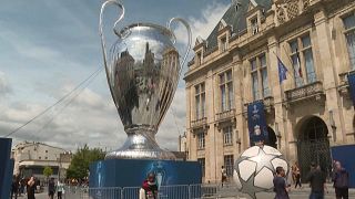 Champions League Finale 2022: Fanzone vor dem Rathaus in Paris