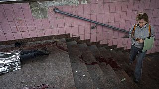 Тело погибшего в метро в результате обстрела Харькова