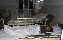 Раненный при взрыве в Мазари-Шарифе мальчик. 25 мая 2022 года