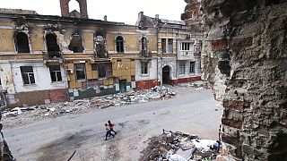 Zerstörte Gebäude in Mariupol, 25. Mai 2022: Die Kämpfe im Donbas konzentrieren sich unter anderem in der Stadt Sievierodonetsk, die Opferzahlen sind hoch.