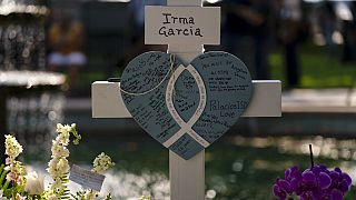 Silahlı okul saldırısında öldürülen öğretmenlerden Irma Garcia'nın mezarı