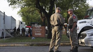 المجزرة راح ضحيتها 19 تلميذاً ومعلمين اثنين ووقعت داخل مدرسة في يوفالدي (تكساس)