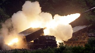 يمتلك جيش كوريا الجنوبية راجمات صواريخ إم 270