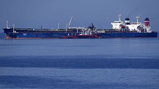 Le pétrolier russe Pegas/Lana, transportant du pétrole iranien saisi par la Grèce depuis le 19 avril, dans le port de Karystos le 27 mai 2022