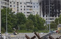 Találatot kapott lakótömb Harkivban a várost ért újabb orosz támadás után.