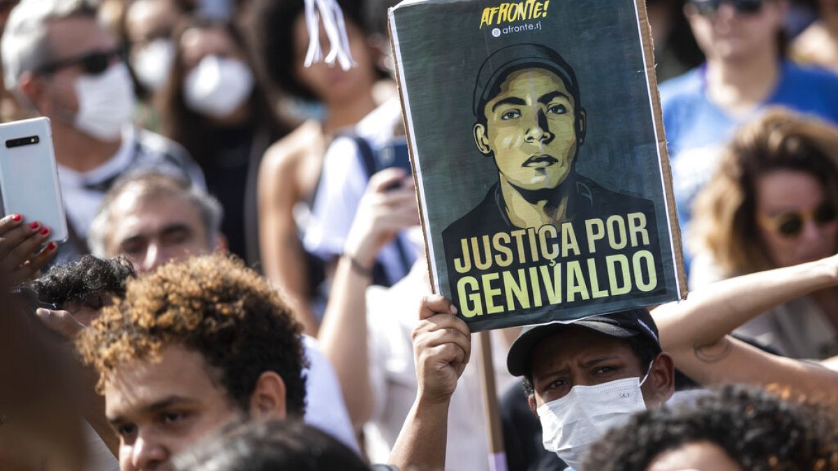 Протесты в Рио-де-Жанейро против полицейского произвола 