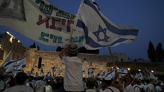 آلاف الإسرائيليين في "مسيرة الأعلام" في القدس الأحد إحياء للذكرى الـ55 لاحتلال القدس الشرقية، 29 مايو 2022