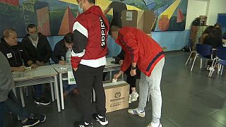 Electores votando en las elecciones presidenciales de Colombia, en un colegio electoral de Bogotá, el domingo 29 de mayo de 2022.
