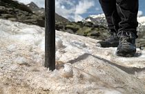 Измерение снежного покрова в горах Австрии