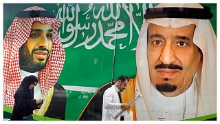 صورة للملك سلمان مع ولي العهد في شوارع جدة - أرشيف