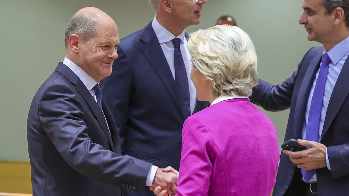 EU leaders agree to exempt the oil imports coming from Russian pipelines.