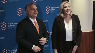Orbán Viktor és Marine Le Pen az európai konzervatív pártvezetők varsói csúcstalálkozóján 2021. december 4-én