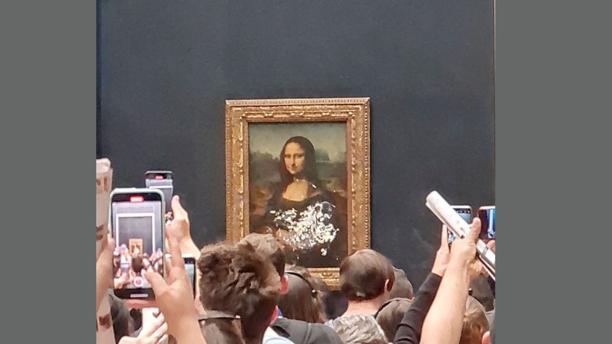 کیکی شدن تابلوی مونالیزا در موزه لوور پاریس