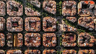 Les toits de Barcelone pourraient être peints en blanc afin d'éviter que les vagues de chaleur n'étouffent la ville.