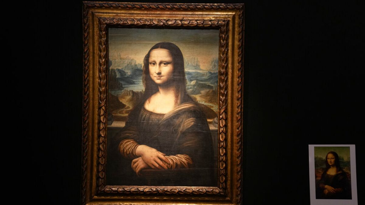 Leonardo da Vinci'nin Mona Lisa tablosu Paris'teki Louvre Müzesi'mde sergileniyor