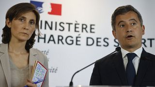 La ministre française des Sports et le ministre français de l'Intérieur lors d'une conférence de presse, lundi 30 mai 2022 à Paris.