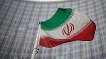 پرچم ایران در مقابل دفتر آژانس بین‌المللی انرژی اتمی در وین