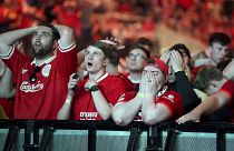 Adeptos do Liverpool face à derrota na final da Champions