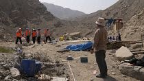 Forenses trabajan en el lugar donde se encontraron las víctimas de la "Masacre de la Cantuta", Perú, 30/5/2022