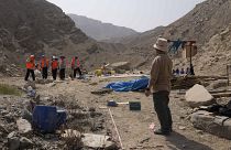 Forenses trabajan en el lugar donde se encontraron las víctimas de la "Masacre de la Cantuta", Perú, 30/5/2022