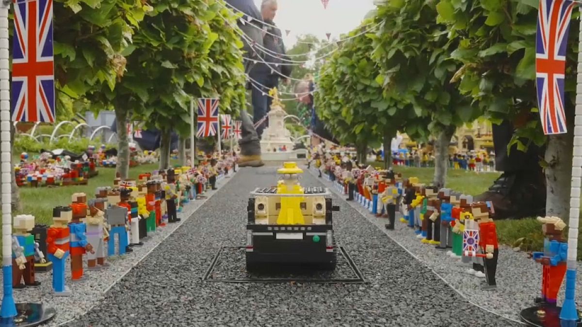 Windsor Legoland - elkészült a mini angol királyi család