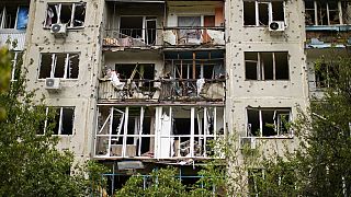 Пострадавший при обстреле жилой дом в Славянске