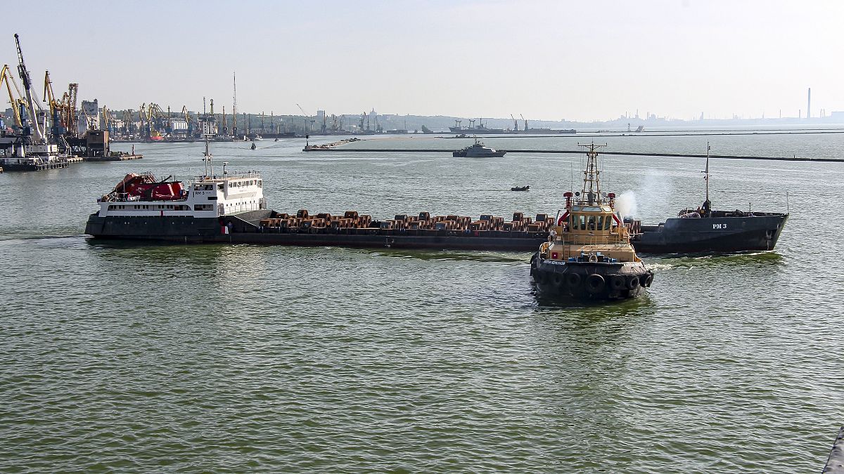 Украинские власти называют происходящее кражей кораблей и их груза