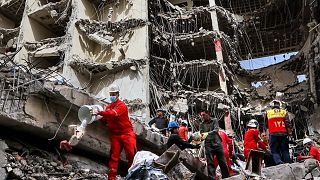 عملیات آواربرداری پس از ریزش برج متروپل آبادان