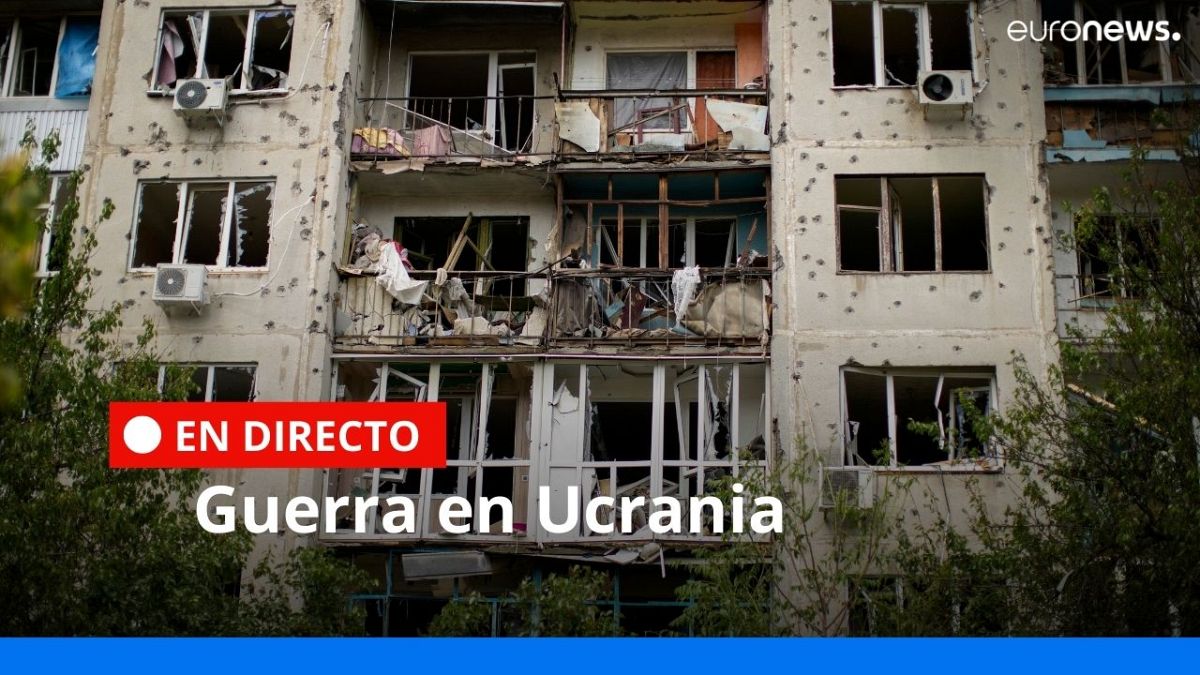 Vista de un edificio de apartamentos dañado en un ataque nocturno con misiles, en Sloviansk, Ucrania, el martes 31 de mayo de 2022.