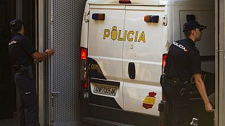 İspanyol polisi kızlarından birinin talebi üzerine eski prensesin dairesine girdi