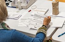 assesseure dans un bureau de vote à Birkerød, dans le nord-est du Danemarl