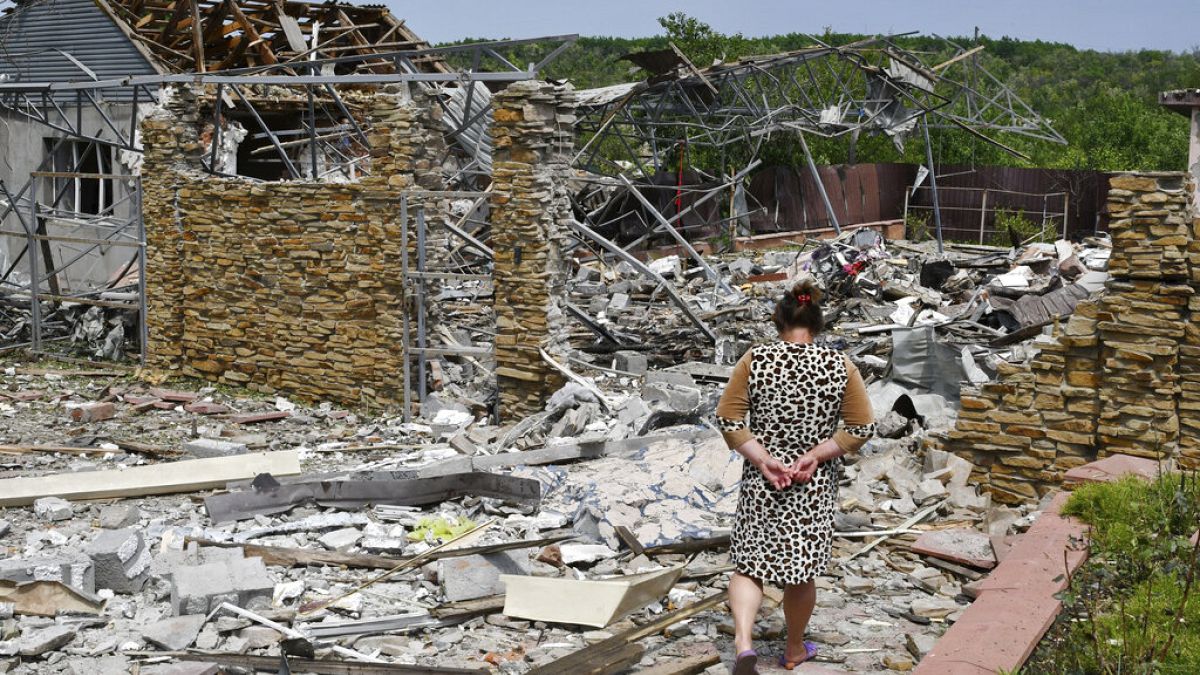 Разрушенный при артобстреле дом в Славянске. 1 июня 2022 г. 