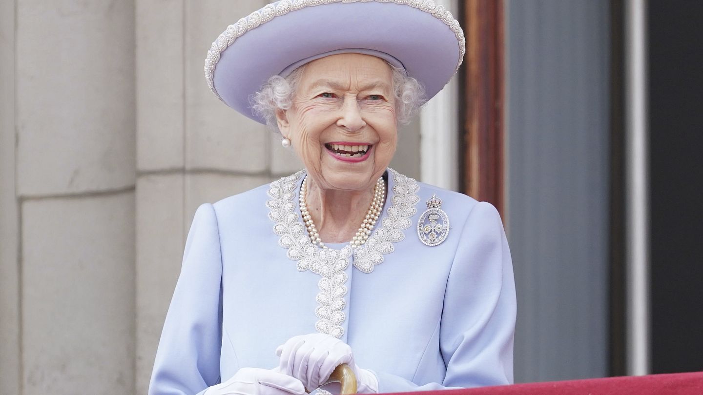 إليزابيث الثانية ملكة الأرقام القياسية.. جالت العالم 42 مرة وتتولى العرش البريطاني منذ سبعين عاماً | Euronews