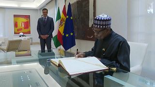 El presidente de Nigeria firma la declaración ante el presidente del Gobierno de España, Pedro Sánchez. Madrid, 2/6/2022