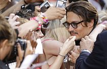 Fan in visibilio per Johnny Depp.