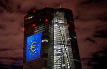 Avrupa Merkez Bankası binası euro simgesi