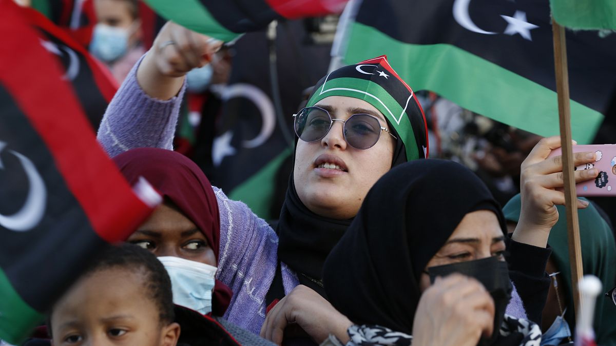 الليبيون يحتفلون بعيد ثورة فبراير في ساحة الشهداء بطرابلس - ليبيا. 2022/02/18