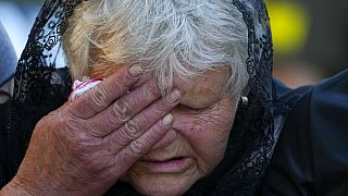 جنگ اوکراین ۱۰۰ روزه شد؛ مادر اوکراینی در سوگ فرزند
