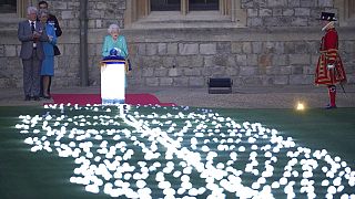 Die Queen gibt auf Schloss Windsor den Startschuss für Leuchtfeuer rund um den Globus