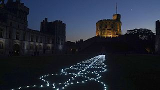 مراسم روشن‌کردن فانوس‌ها در کاخ ویندزور در اولین روز از جشن‌های هفتادسالگی سلطنت ملکه بریتانیا