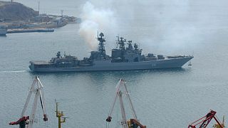 المدمرة المضادة للغواصات التابعة لأسطول المحيط الهادئ الروسي الأدميرال بانتيليف تغادر ميناء فلاديفوستوك، الأحد، 29 مارس 2009.
