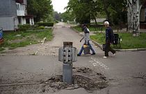 Bomba az út közepén az ukrajnai Liszicsanszkban