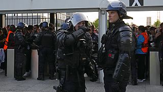 Des policiers devant le Stade de France, le samedi 28 mai 2022.